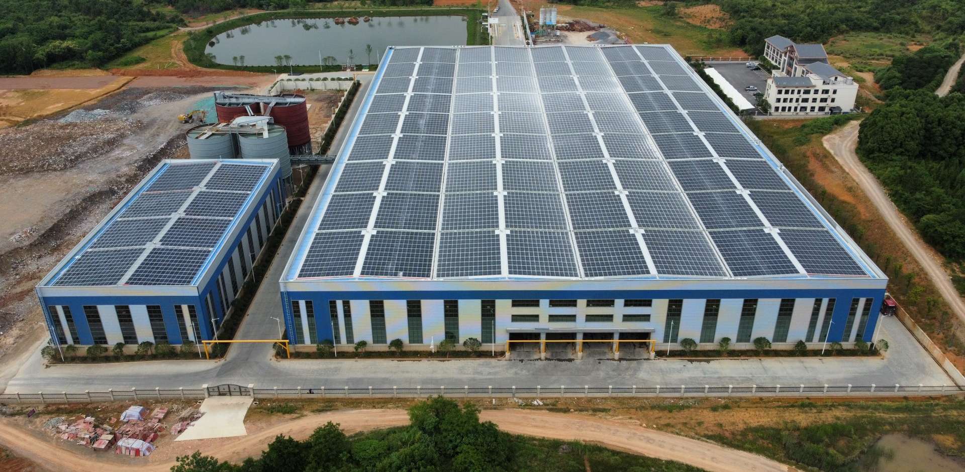 1920-2022年4月，，，，，，，安徽池州汇成物资4MW光伏发电BIPV项目，，，，，，，年发电约400万度，，，，，，，知足约40%用电需求.jpg